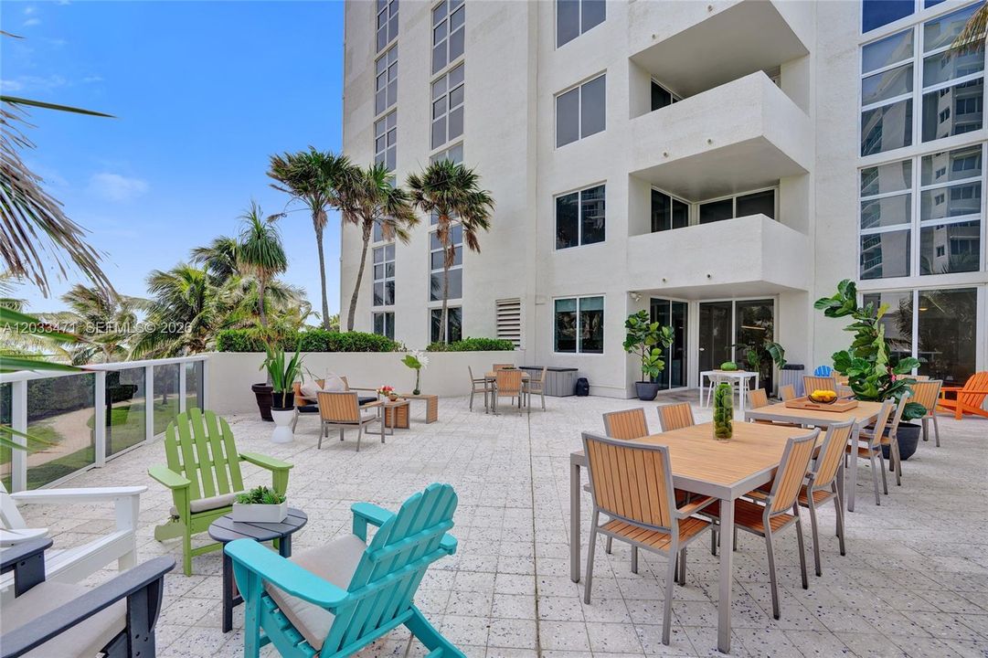For Sale: $1,400,000 (2 beds, 2 baths, 1800 Square Feet)