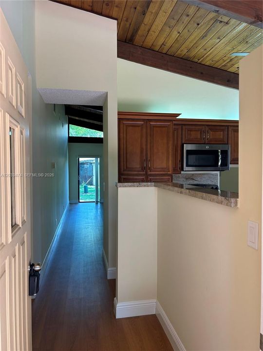 For Sale: $294,900 (2 beds, 2 baths, 1000 Square Feet)