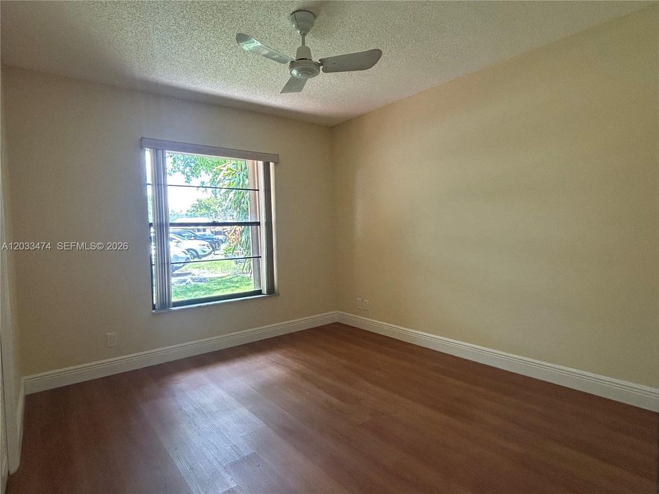 For Sale: $294,900 (2 beds, 2 baths, 1000 Square Feet)