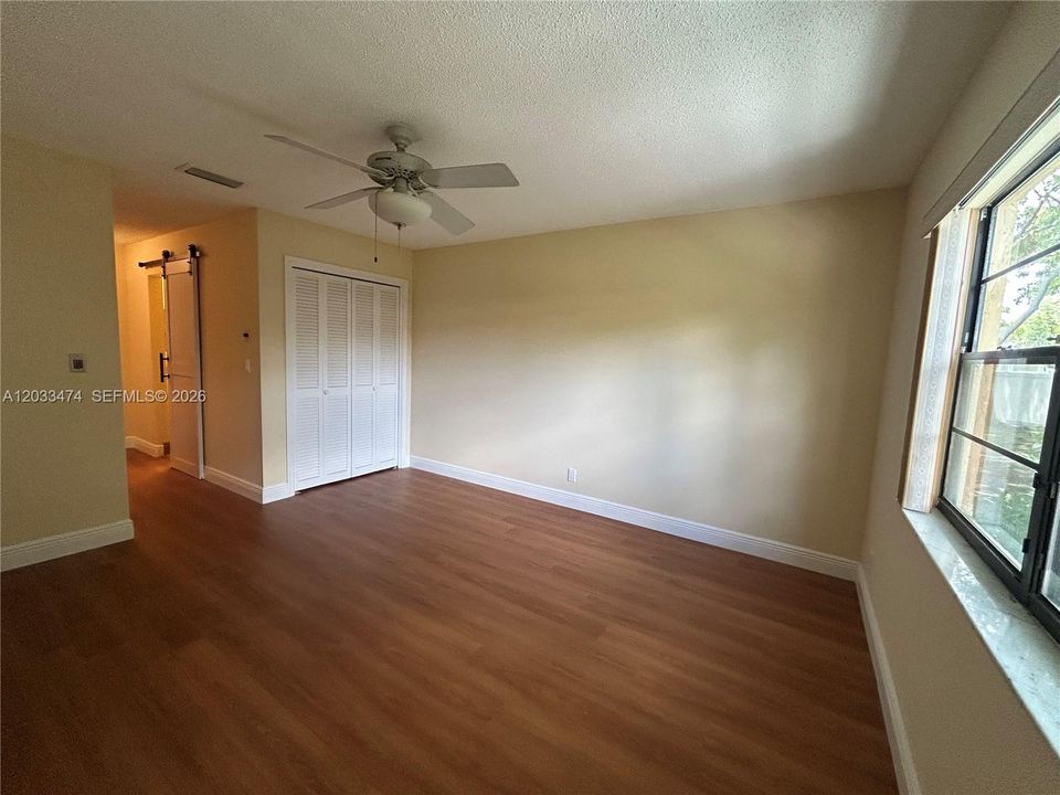 For Sale: $294,900 (2 beds, 2 baths, 1000 Square Feet)