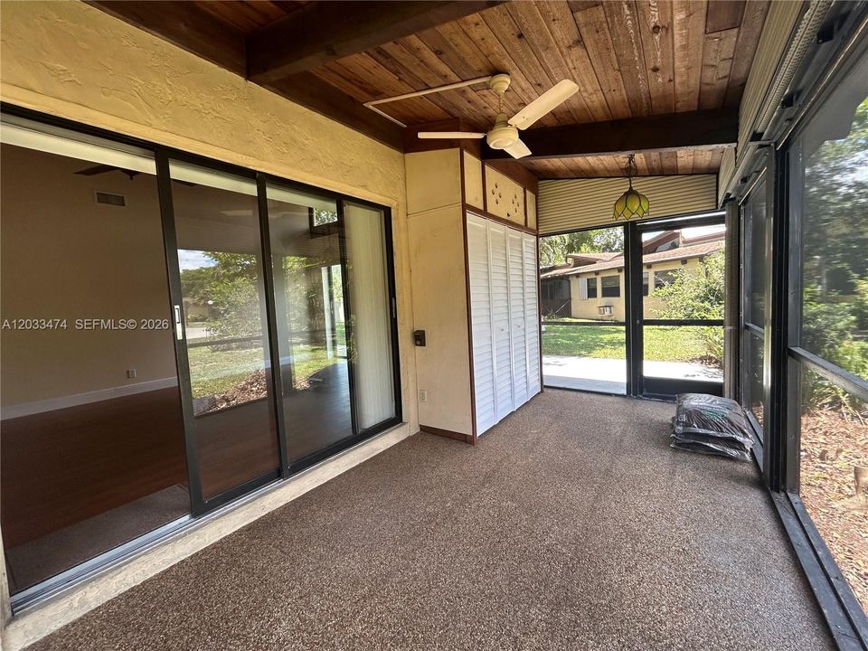 For Sale: $294,900 (2 beds, 2 baths, 1000 Square Feet)
