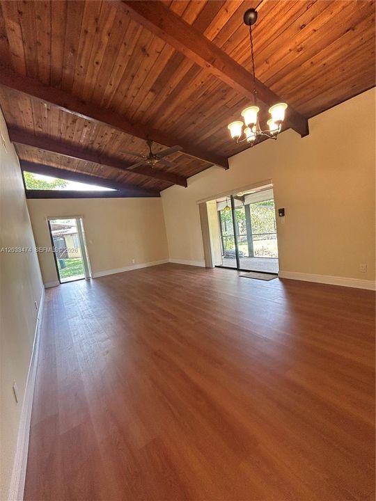For Sale: $294,900 (2 beds, 2 baths, 1000 Square Feet)