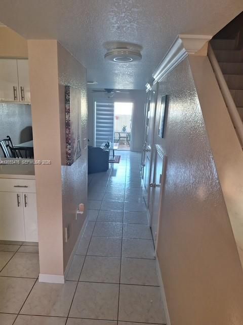 For Sale: $340,000 (2 beds, 1 baths, 930 Square Feet)