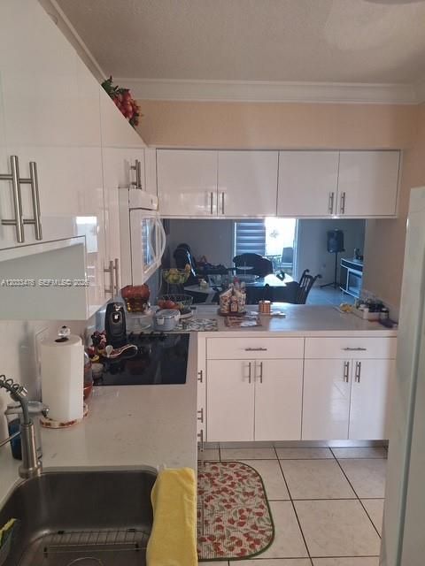 For Sale: $340,000 (2 beds, 1 baths, 930 Square Feet)