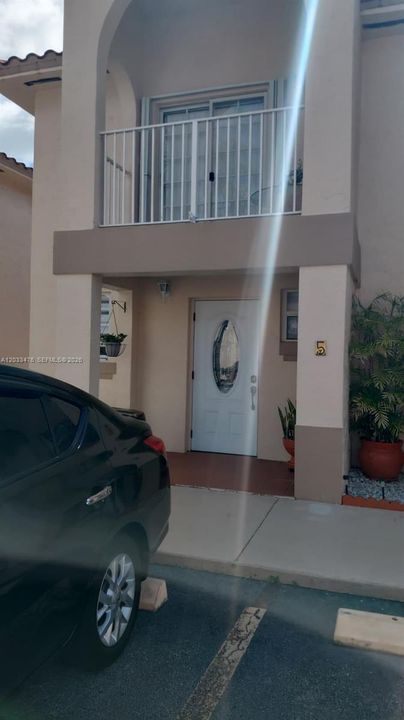For Sale: $340,000 (2 beds, 1 baths, 930 Square Feet)