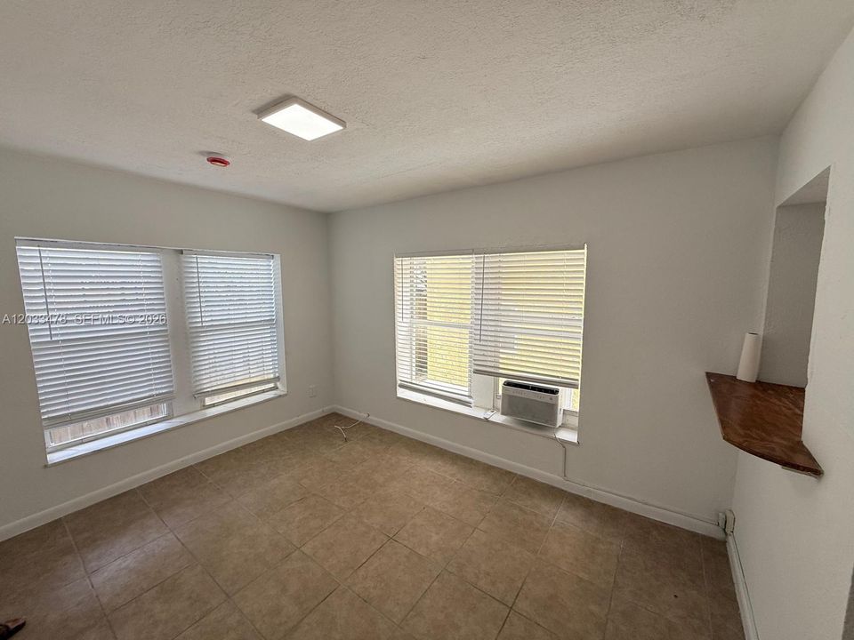 For Rent: $1,500 (1 beds, 1 baths, 500 Square Feet)