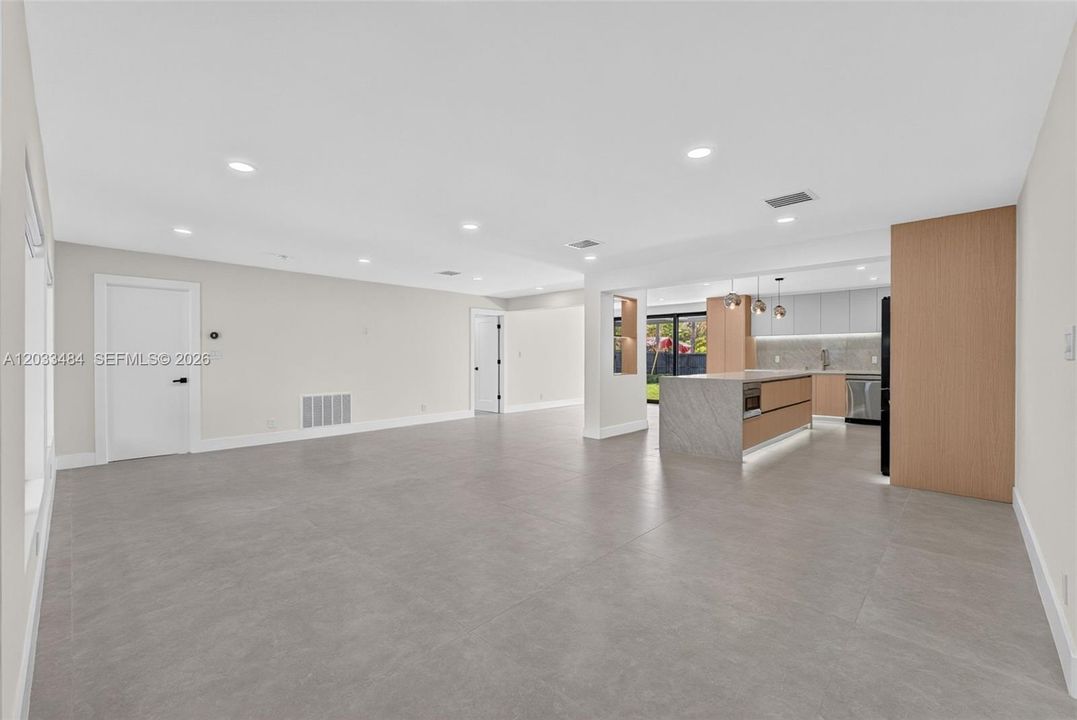 For Sale: $895,000 (3 beds, 3 baths, 1941 Square Feet)