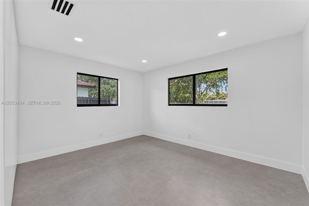 For Sale: $895,000 (3 beds, 3 baths, 1941 Square Feet)