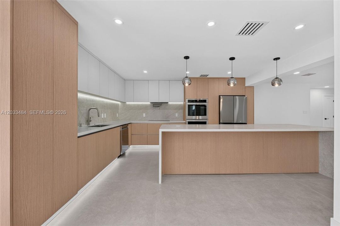 For Sale: $895,000 (3 beds, 3 baths, 1941 Square Feet)