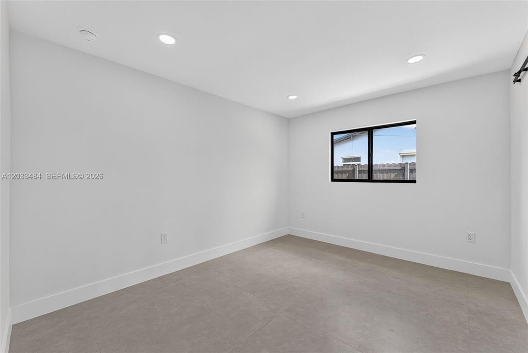 For Sale: $895,000 (3 beds, 3 baths, 1941 Square Feet)