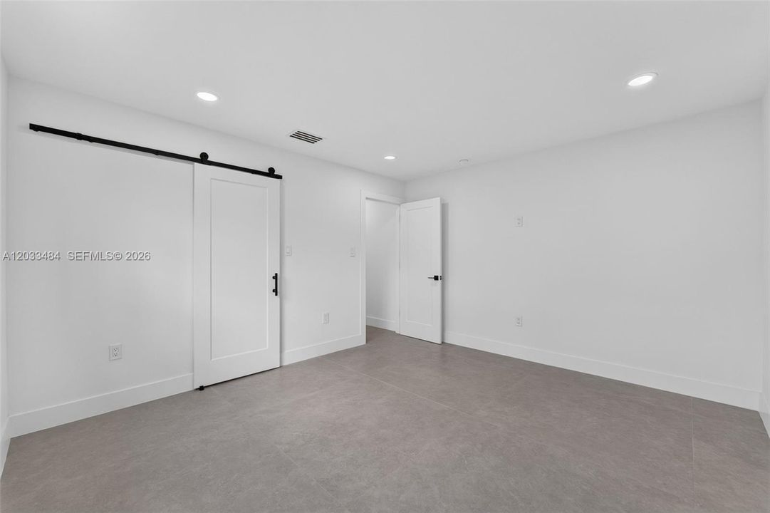 For Sale: $895,000 (3 beds, 3 baths, 1941 Square Feet)