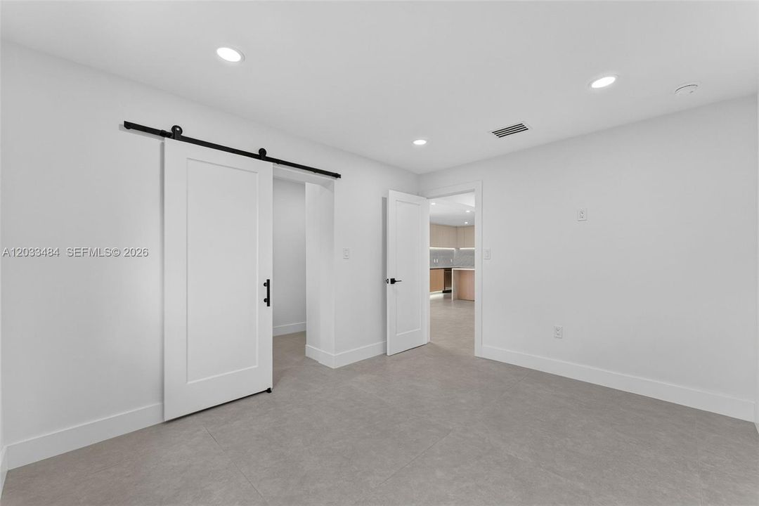 For Sale: $895,000 (3 beds, 3 baths, 1941 Square Feet)