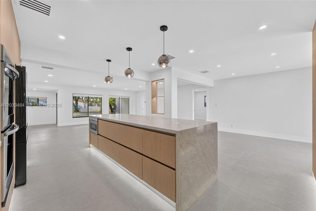 For Sale: $895,000 (3 beds, 3 baths, 1941 Square Feet)