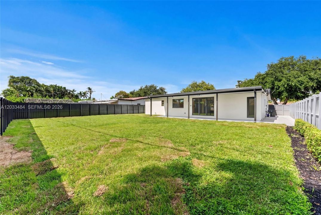 For Sale: $895,000 (3 beds, 3 baths, 1941 Square Feet)