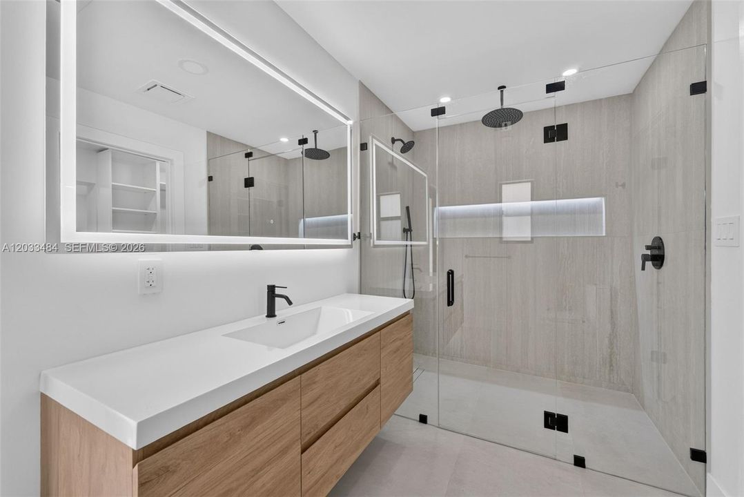 For Sale: $895,000 (3 beds, 3 baths, 1941 Square Feet)