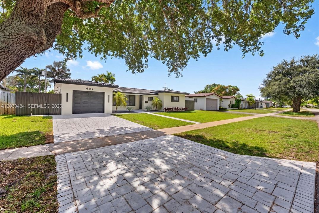 For Sale: $895,000 (3 beds, 3 baths, 1941 Square Feet)