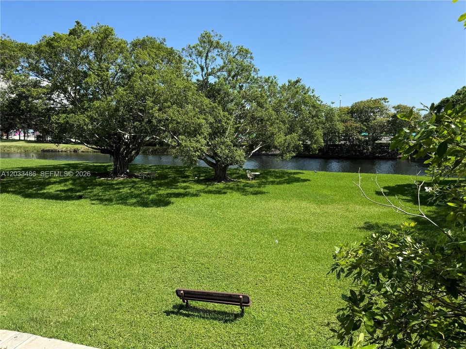 For Rent: $2,400 (2 beds, 2 baths, 1044 Square Feet)