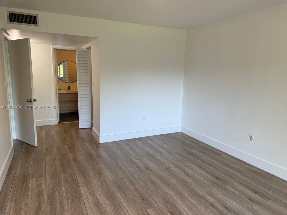 For Rent: $2,400 (2 beds, 2 baths, 1044 Square Feet)