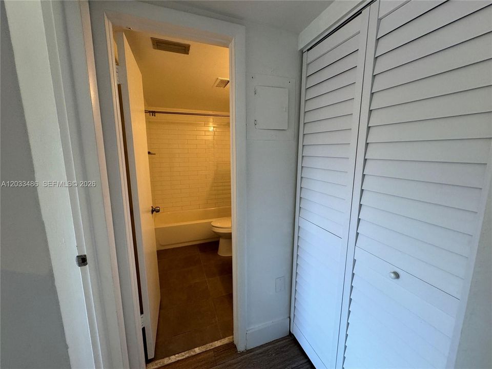 For Rent: $2,400 (2 beds, 2 baths, 1044 Square Feet)