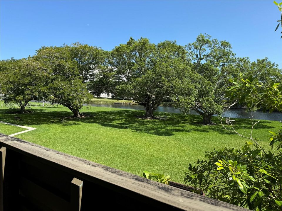 For Rent: $2,400 (2 beds, 2 baths, 1044 Square Feet)