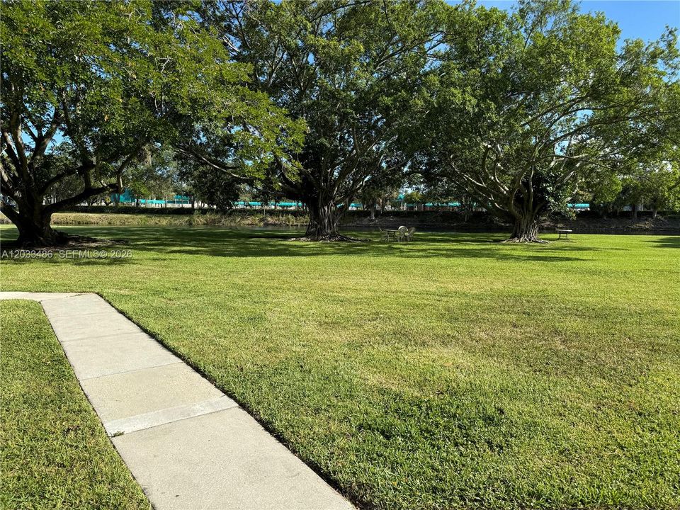 For Rent: $2,400 (2 beds, 2 baths, 1044 Square Feet)