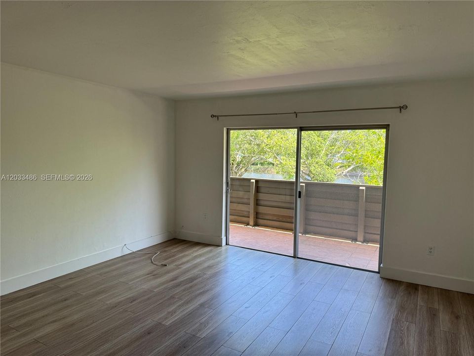 For Rent: $2,400 (2 beds, 2 baths, 1044 Square Feet)