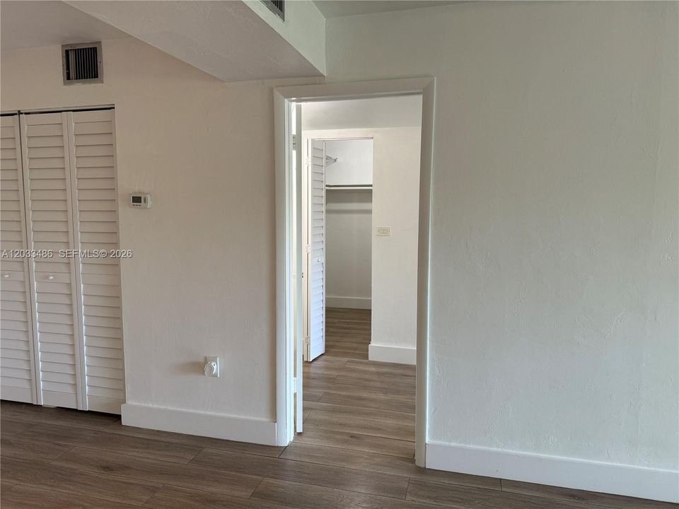 For Rent: $2,400 (2 beds, 2 baths, 1044 Square Feet)