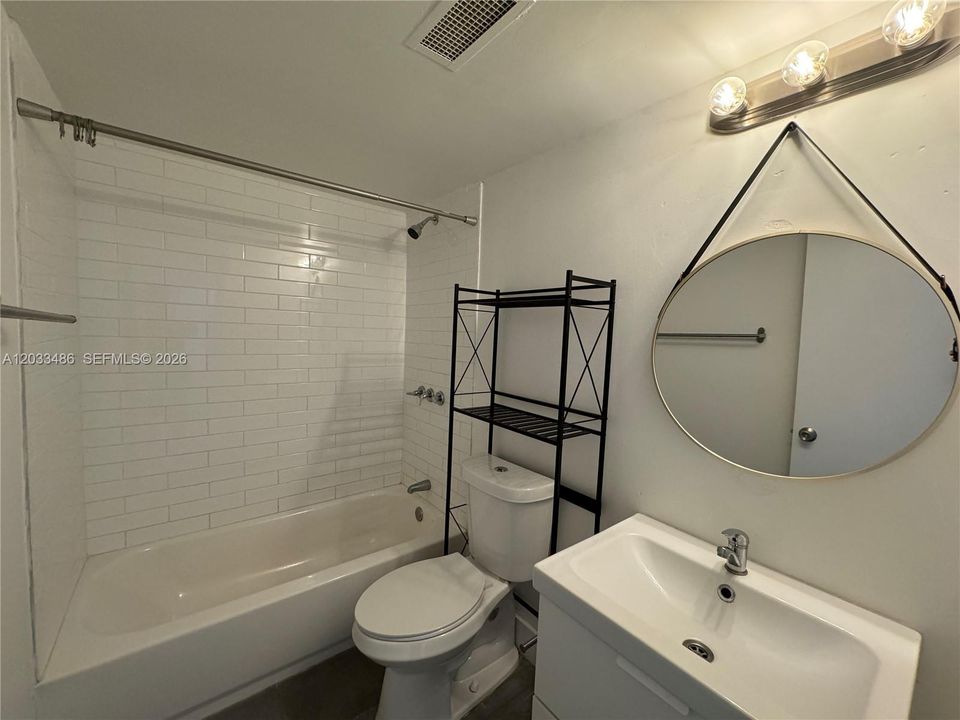 For Rent: $2,400 (2 beds, 2 baths, 1044 Square Feet)