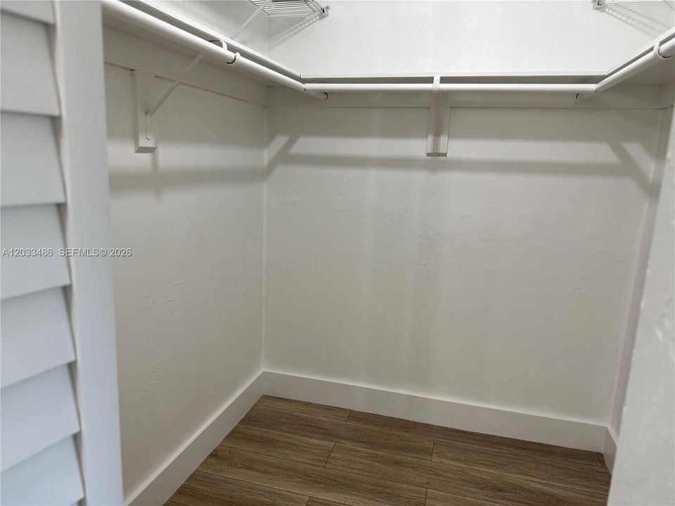 For Rent: $2,400 (2 beds, 2 baths, 1044 Square Feet)