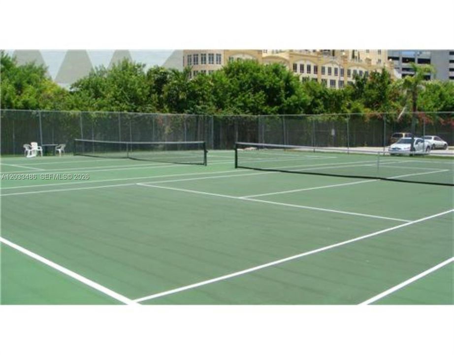 For Rent: $2,400 (2 beds, 2 baths, 1044 Square Feet)