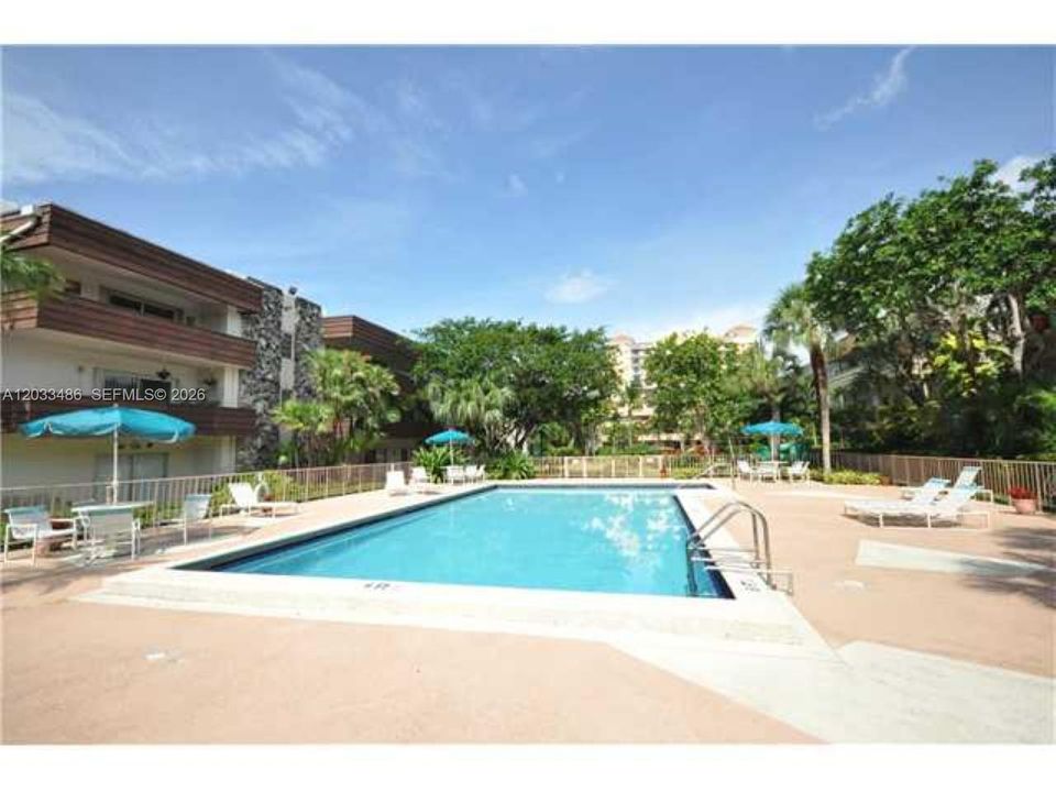 For Rent: $2,400 (2 beds, 2 baths, 1044 Square Feet)