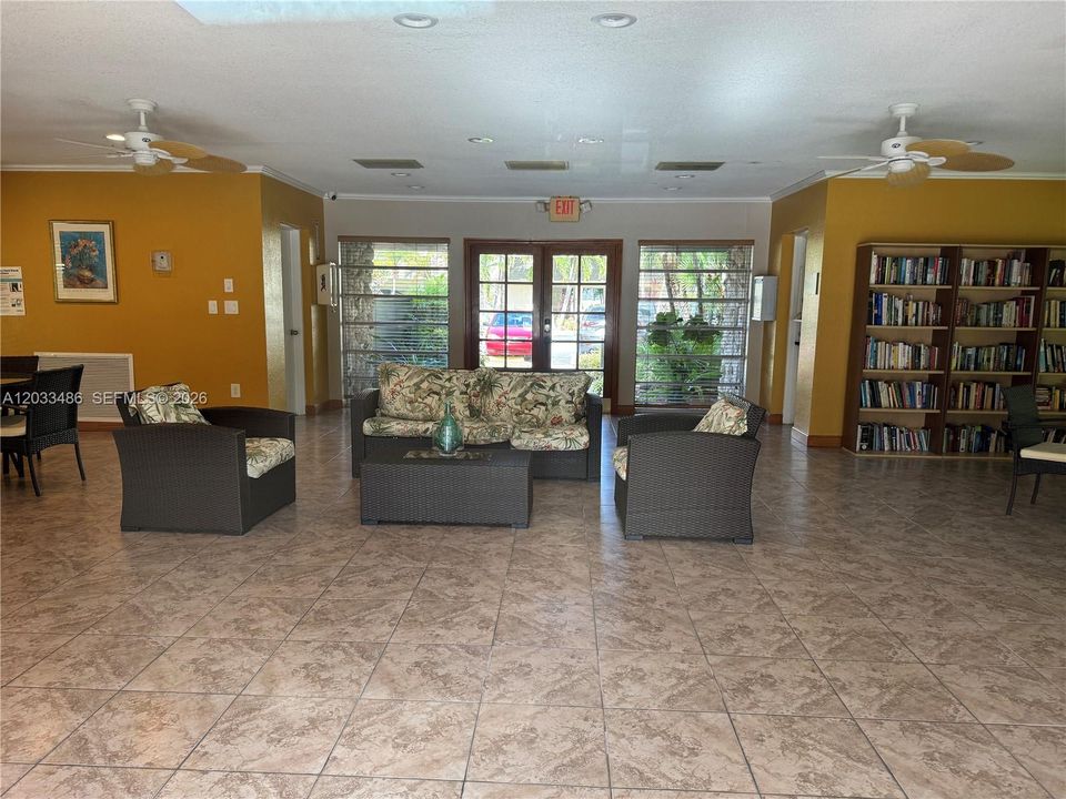 For Rent: $2,400 (2 beds, 2 baths, 1044 Square Feet)