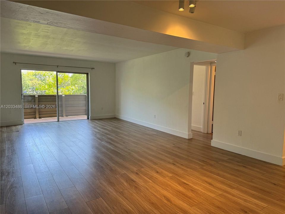 For Rent: $2,400 (2 beds, 2 baths, 1044 Square Feet)