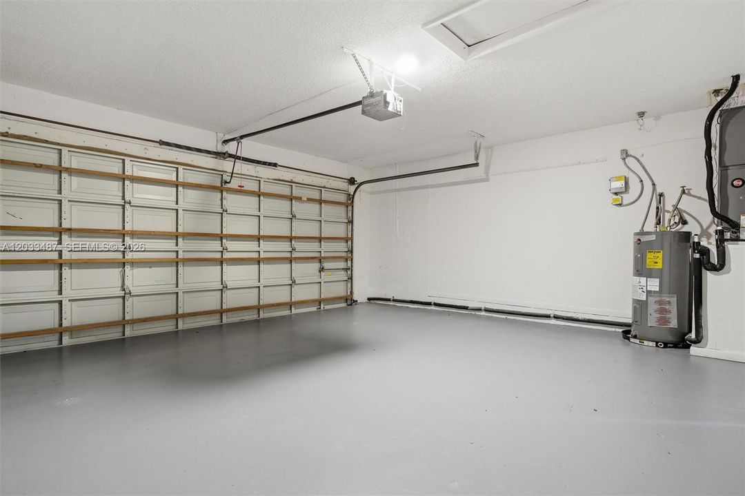 For Rent: $3,500 (3 beds, 2 baths, 2079 Square Feet)