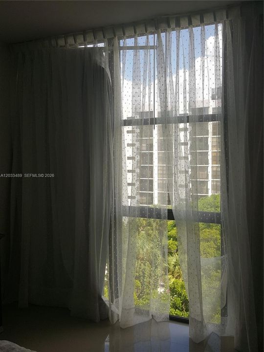For Sale: $254,900 (1 beds, 1 baths, 767 Square Feet)