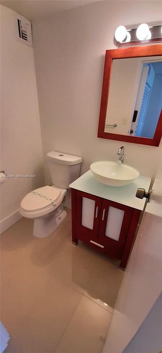 For Sale: $254,900 (1 beds, 1 baths, 767 Square Feet)
