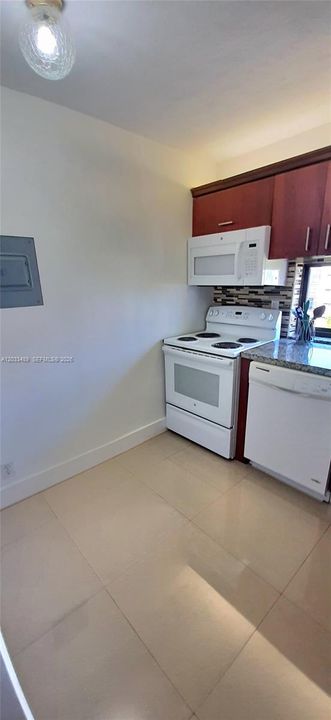 For Sale: $254,900 (1 beds, 1 baths, 767 Square Feet)