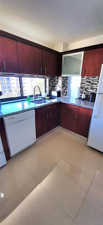 For Sale: $254,900 (1 beds, 1 baths, 767 Square Feet)