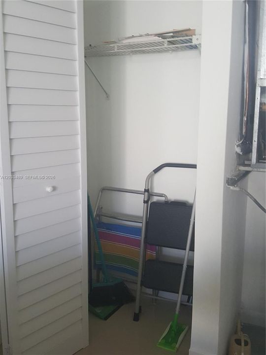 For Sale: $254,900 (1 beds, 1 baths, 767 Square Feet)