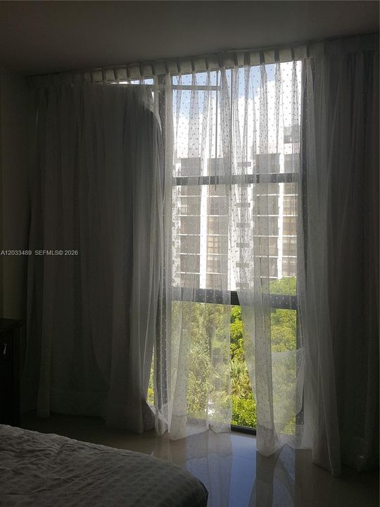 For Sale: $254,900 (1 beds, 1 baths, 767 Square Feet)