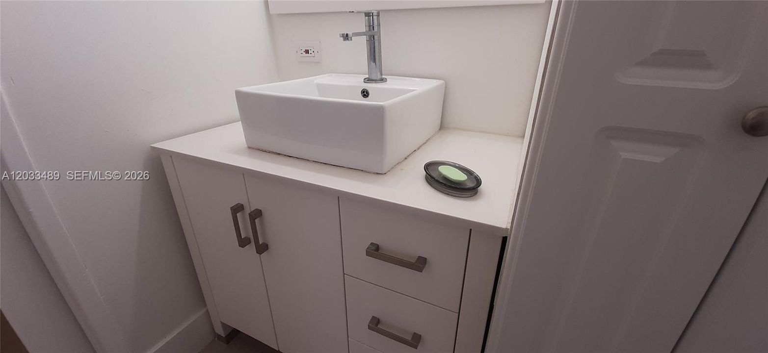 For Sale: $254,900 (1 beds, 1 baths, 767 Square Feet)
