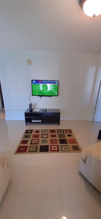 For Sale: $254,900 (1 beds, 1 baths, 767 Square Feet)