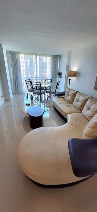 For Sale: $254,900 (1 beds, 1 baths, 767 Square Feet)
