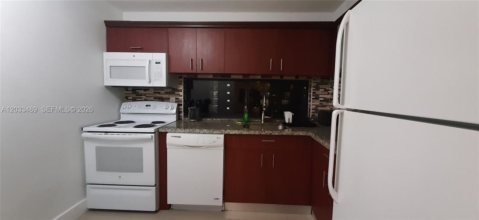 For Sale: $254,900 (1 beds, 1 baths, 767 Square Feet)