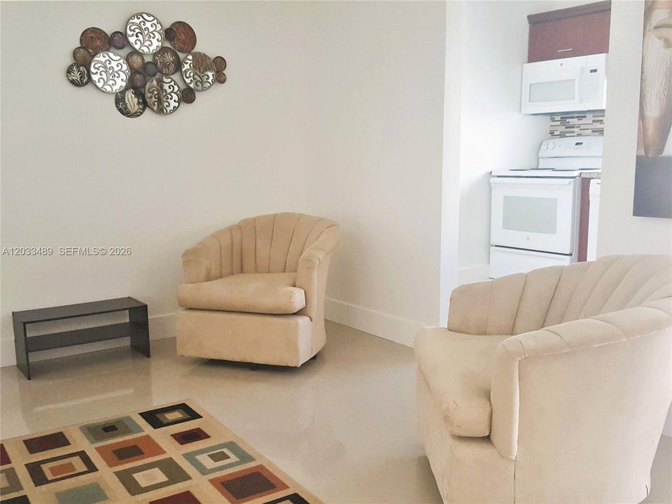 For Sale: $254,900 (1 beds, 1 baths, 767 Square Feet)