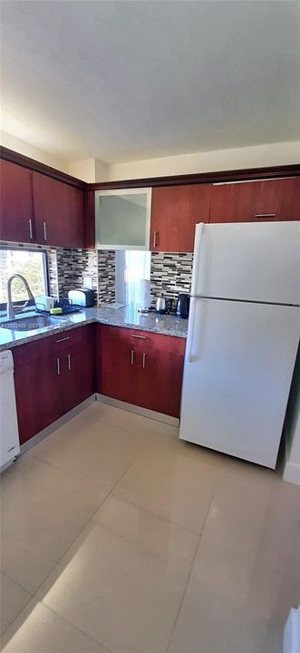For Sale: $254,900 (1 beds, 1 baths, 767 Square Feet)