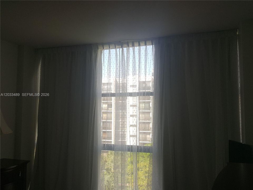 For Sale: $254,900 (1 beds, 1 baths, 767 Square Feet)