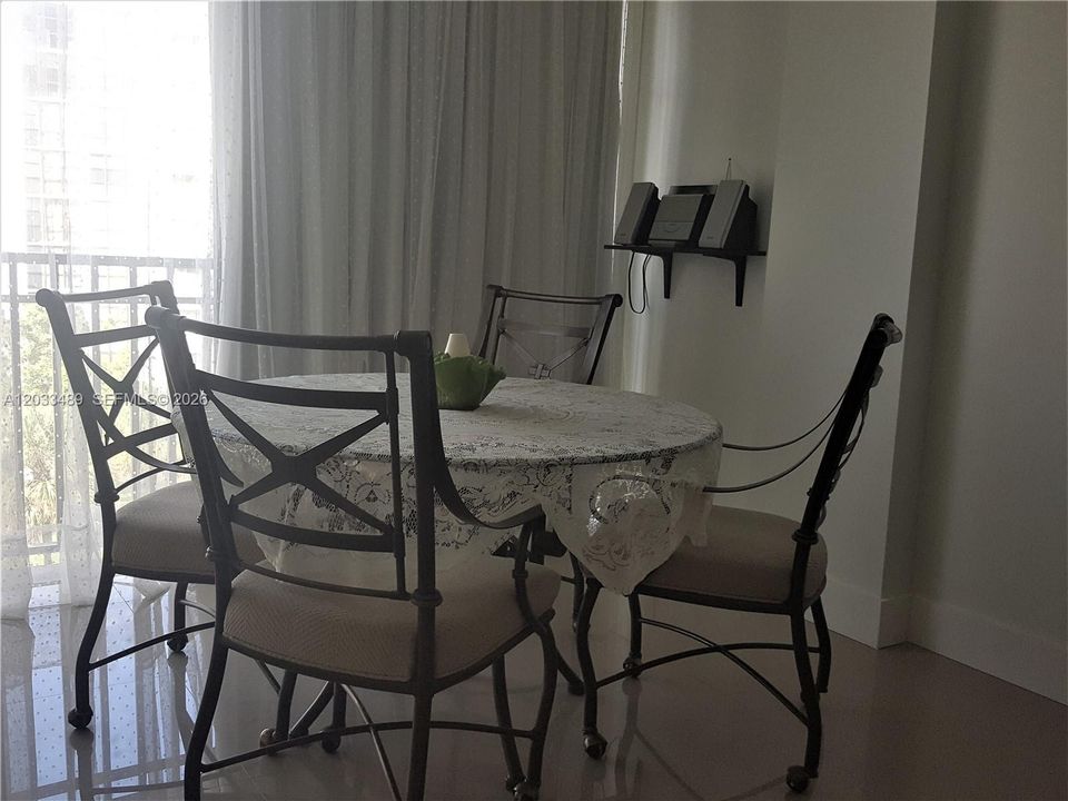 For Sale: $254,900 (1 beds, 1 baths, 767 Square Feet)