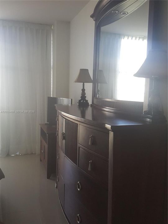 For Sale: $254,900 (1 beds, 1 baths, 767 Square Feet)