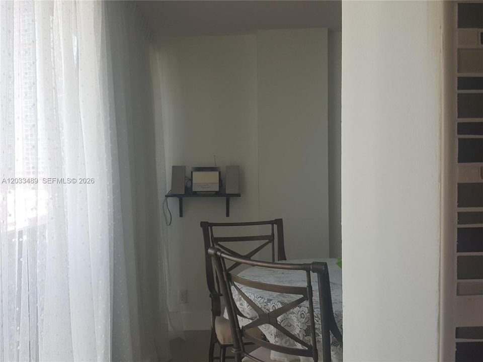 For Sale: $254,900 (1 beds, 1 baths, 767 Square Feet)